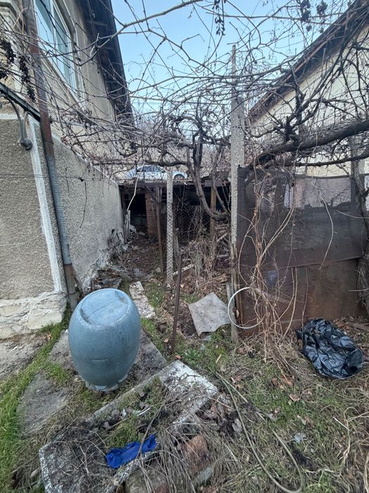 Каща с двор от Сабственик