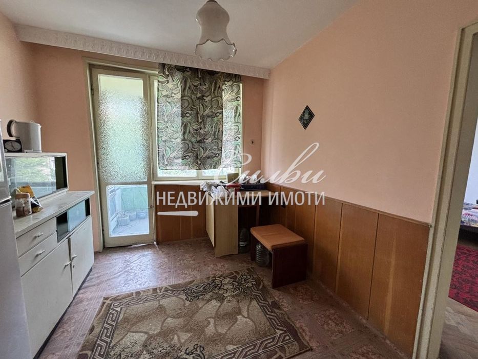 Дава се под наем Тристаен апартамент в Шумен, 2-ри корпус - 100 кв.м за 306 € - Снимка #8