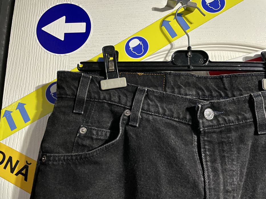 Levi’s black jeans