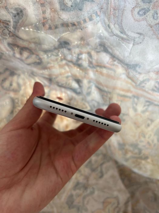 iPhone XR 64GB хороший состоянии