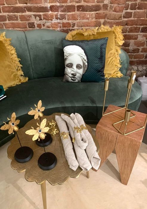 Маслинено зелен плюшен диван