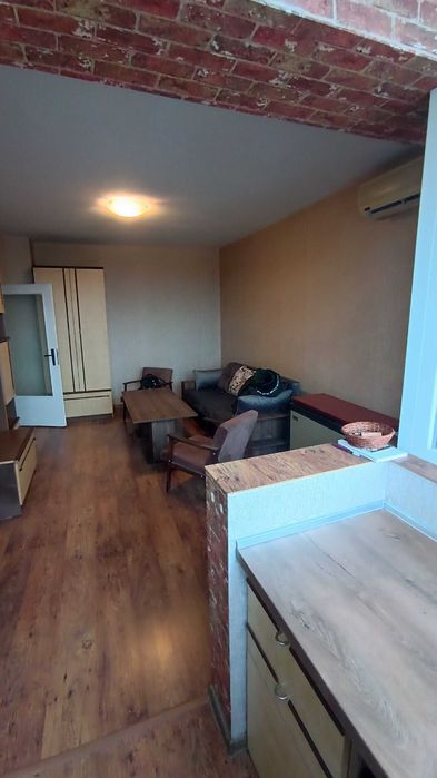 Двустаен апартамент в кв К.Париж