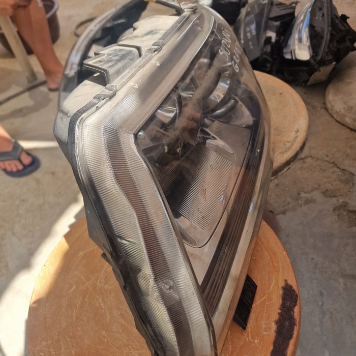 Suzuki Grand Vitara ляв фар