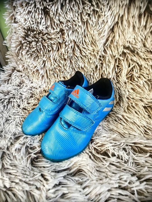 Футболни обувки Адидас