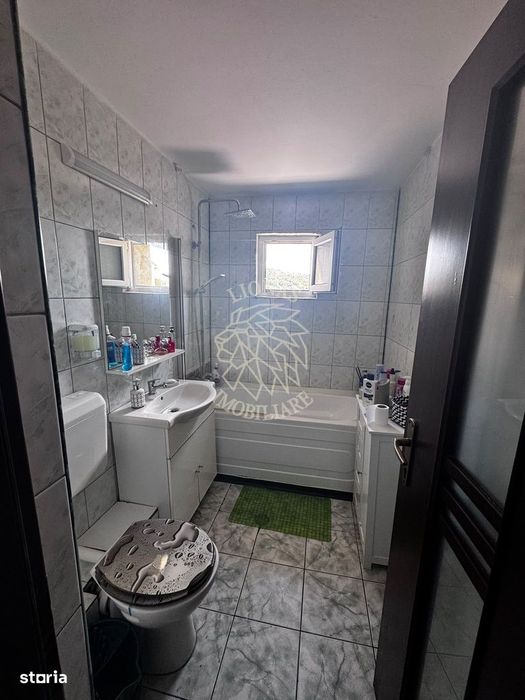 Apartament decomandat 3 camere-2 balcoane-etaj 3-Zona Petru Maior