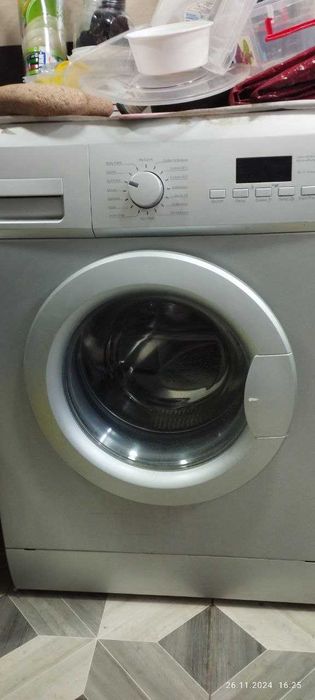 Продаётся стиральные машинки и газовая плита .