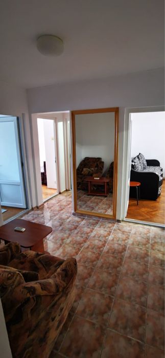 PF inchiriez apt vizavi de Palas