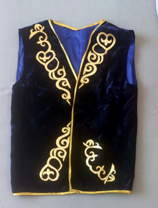 Жилетка  детская одежда продам