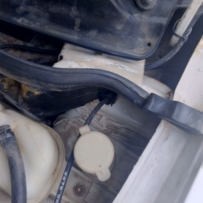 Nexiya 1 2007 sotiladi mashina zor narxini kelishamiz