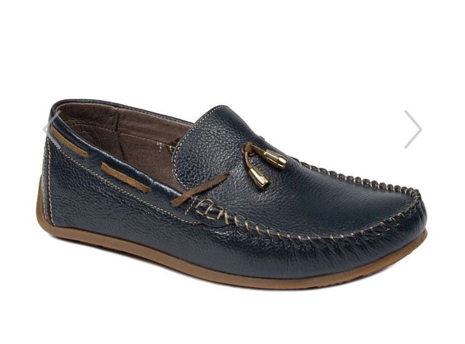 Vând mocasini adolescenți