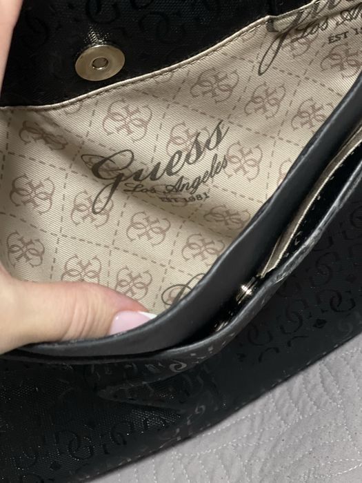 Чанта Guess черна лачена