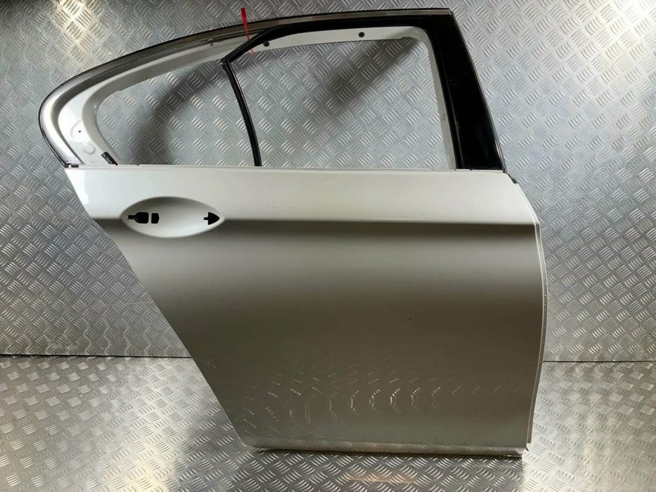 Дверь bmw F10 в отличном состояние