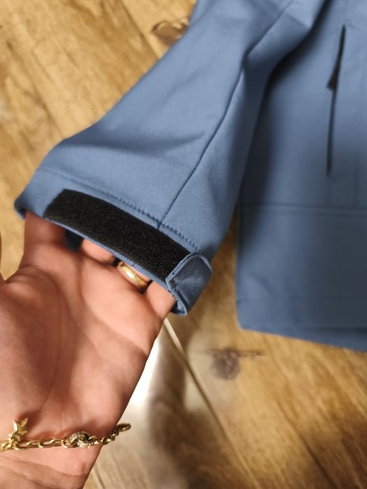 Geaca softshell albastru deschis C&A de băieți mărime 146 cm