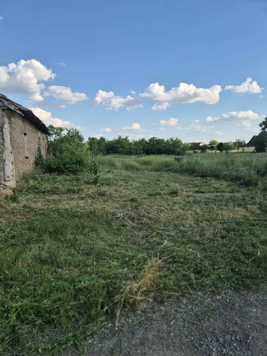 Vând Casă  cu loc mare