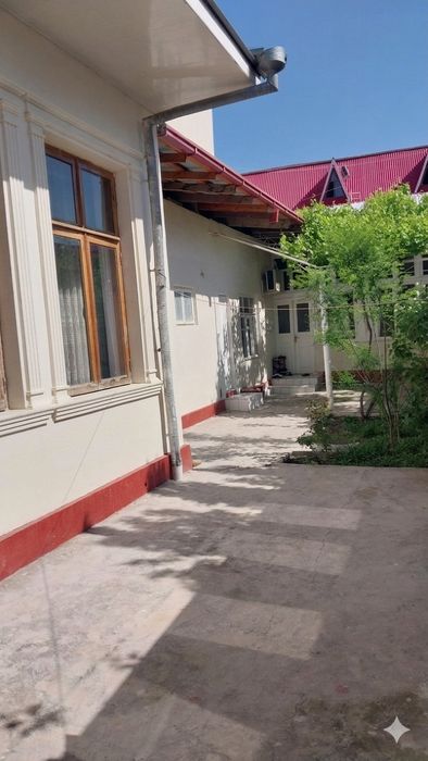 Просторный дом в центре напротив стадиона Динамо под жилье или бизнес