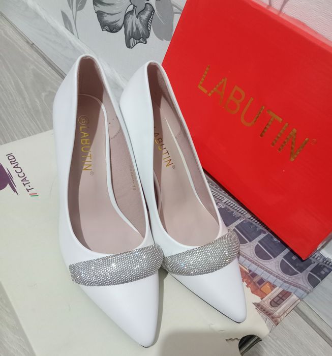 Новые белые туфли Labutin, размер 35