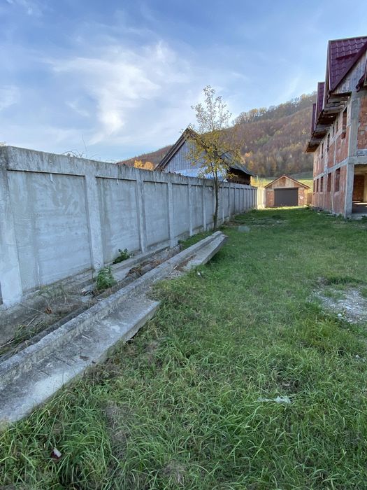 Constructie la rosu pretabil pentru Azil/pensiune 23 camere duble