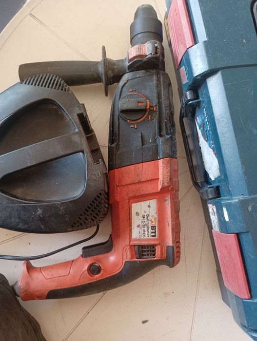 Bosch перфоратор, зарядно, куфар