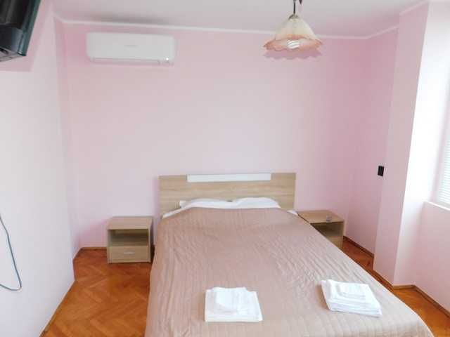 Дава се под наем Тристаен апартамент в Търговище, Център - 68 кв.м за 306 € - Снимка #3