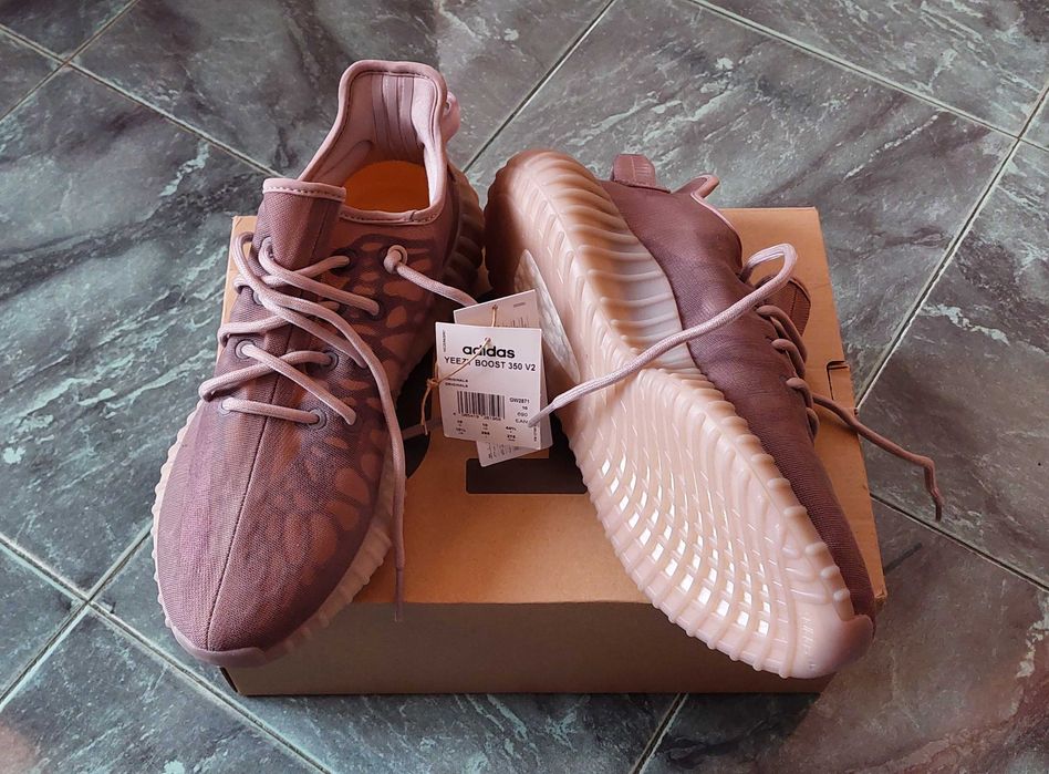 Маратонки ADIDAS YEEZY BOOST 350 44 2/3 нови