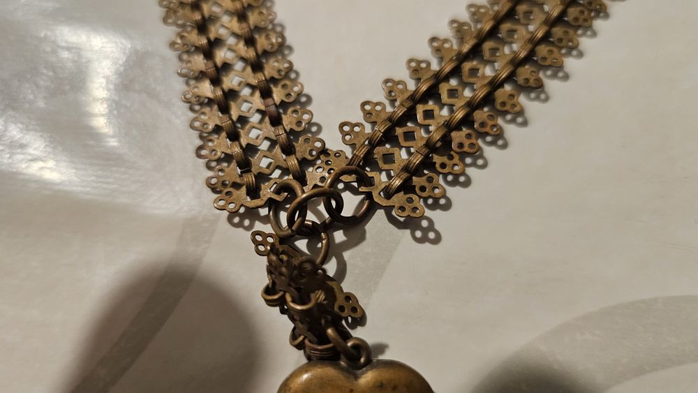 Продавам рядак възрожденски накит от дубле с пандетев сърце