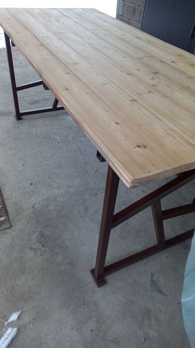 Стол в хорошом состоянии