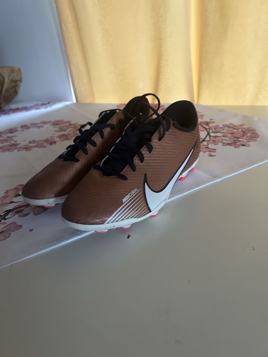 Vand ghete de fotbal nike mercurial