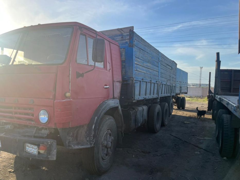 Бортовой Камаз с прицепом