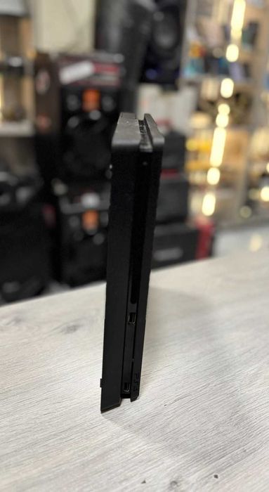Playstation 4 slim 1 TB PS4 + 2 джойстика
