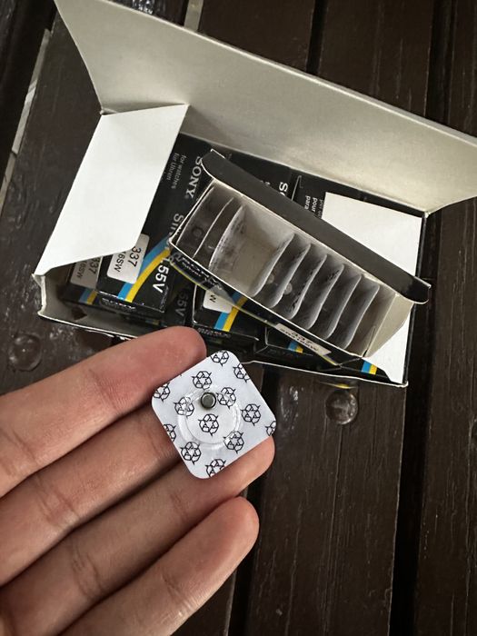 Sony 337 silver батарейки