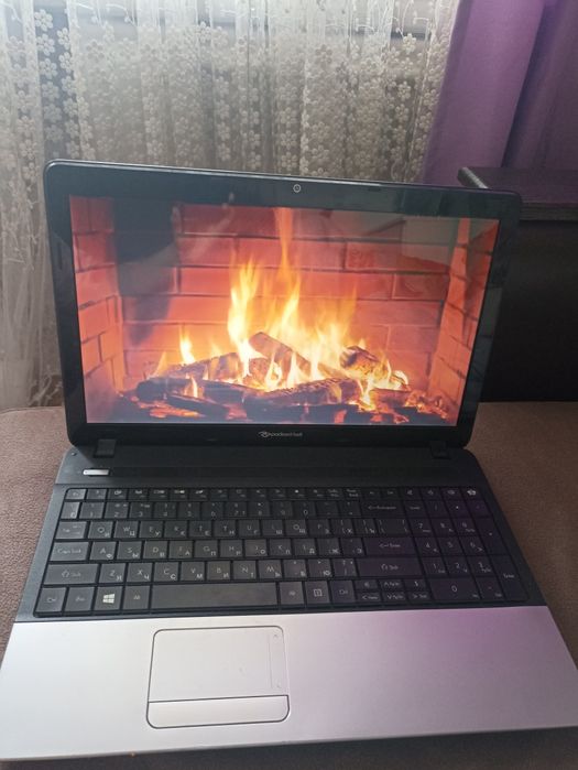 Продам ноутбук .