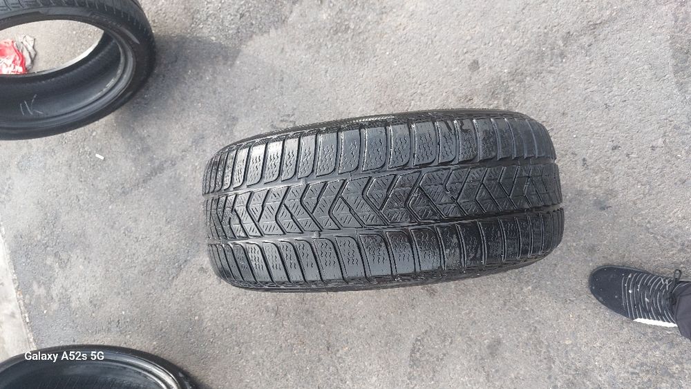 Гуми 17 цола 225 на 50  марка pirelli