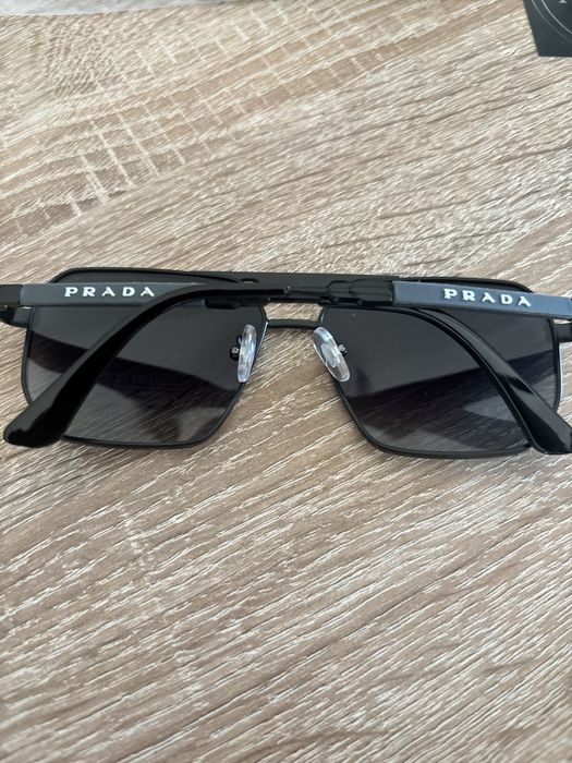 Vand ochelari de soare Prada