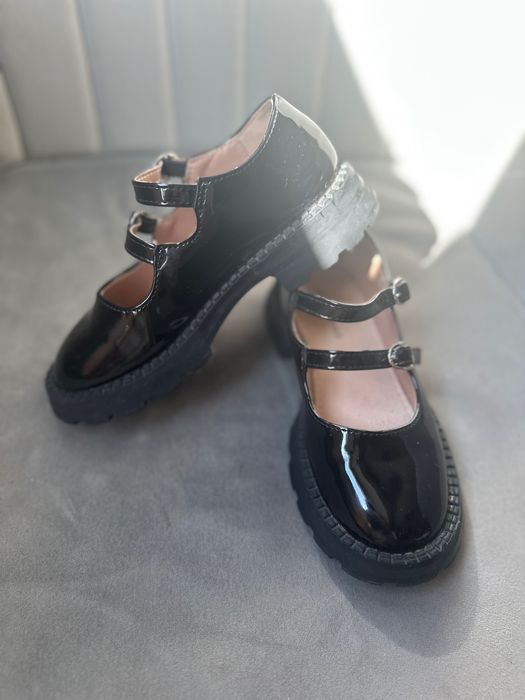 Детски лачени лоуфъри