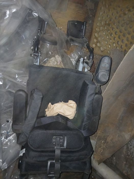 Инвалидная кресла-каляска с электроприводом.