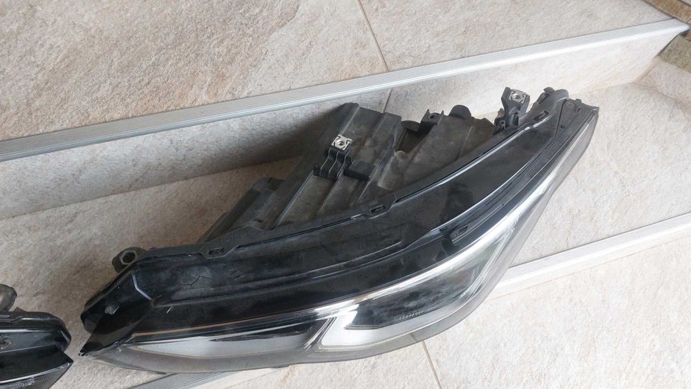 Far stanga / far dreapta led vw golf 8 din 2022