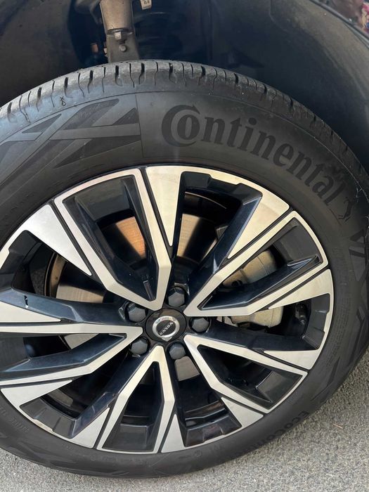 Volvo  XC60 B4  4x4  AWD Plus Mild HYBRID  2023 /8550 km GARANTIE 2028