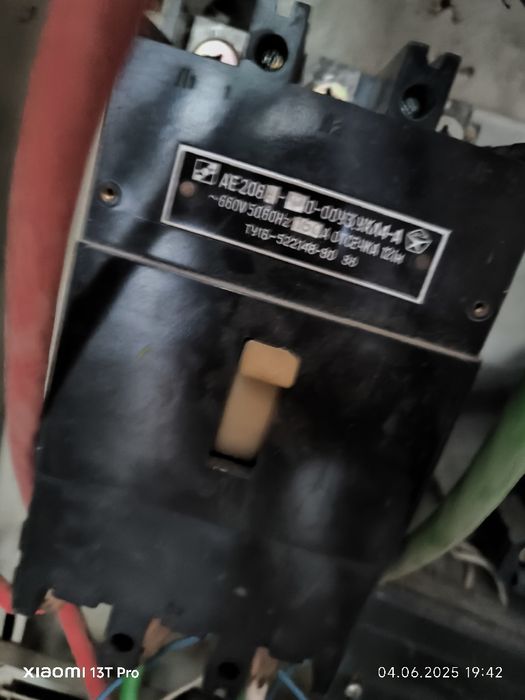 Электрощит в полном комплекте в рабочем состоянии