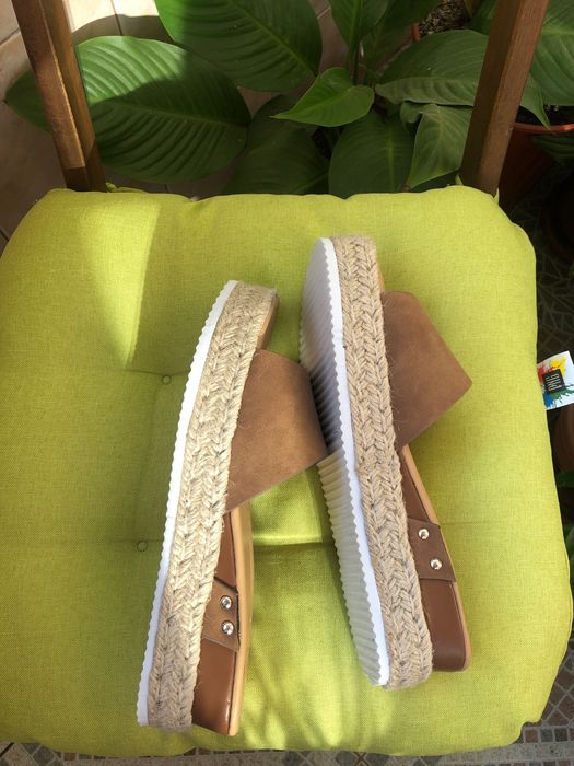 Велурени кафяви чехли