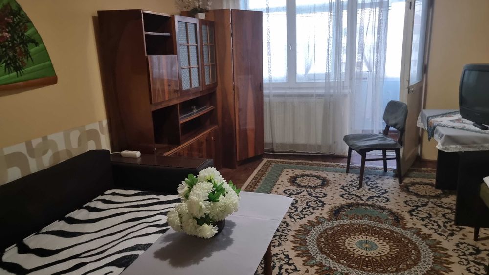 Apartament decomandat de închiriat