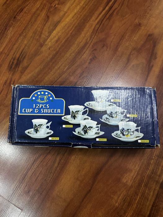 Чайный сервиз из 12 предметов