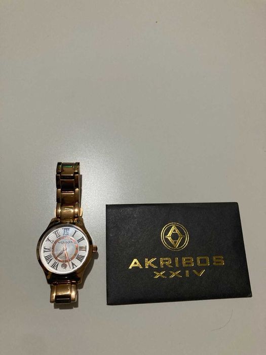 Продавам дамски часовник