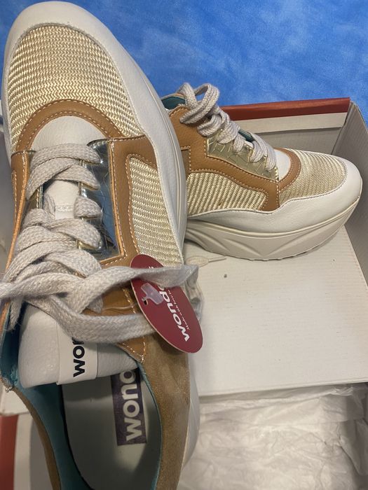 Кроссовки  WONDERS