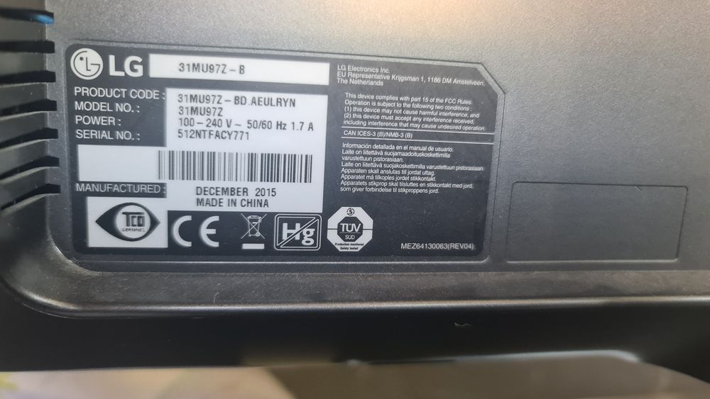 LG монитор 31" (съвместим с Apple)