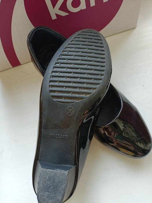 Продам черные лакированные туфли