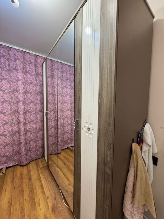 Шкаф спальный с зеркалом