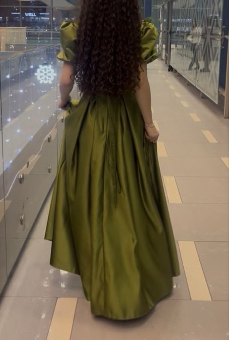 Атлас платье , 36р , в аренду