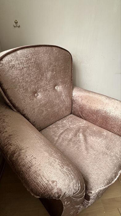 Диван с креслом