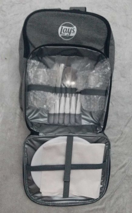 Rucsac pentru picnic echipat pentru 2 persoane cu 12 accesorii - NOU NEFOLOSIT Preț 270 lei