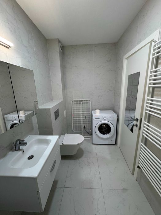 Garsonieră de închiriat 40 m² + loc de parcare